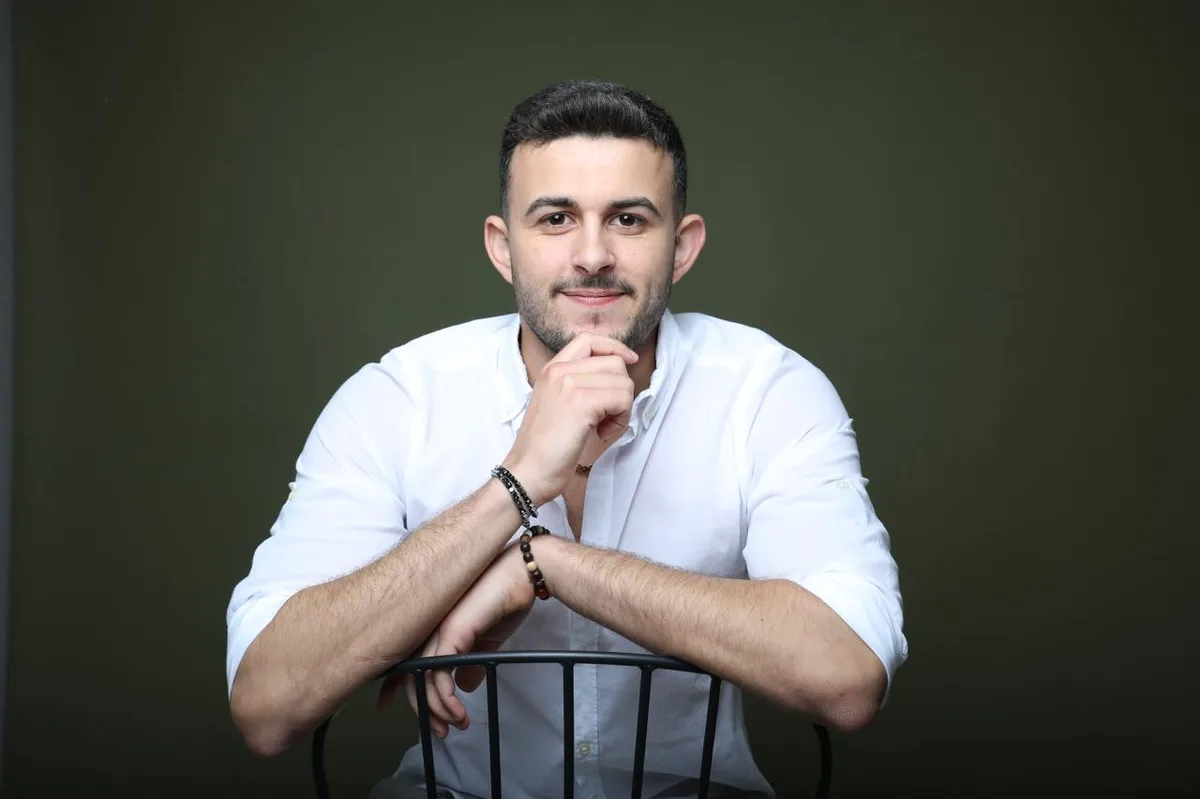 שחר קם